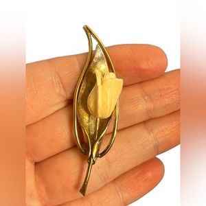 Winard 12K Gold Filled Flower Brooch